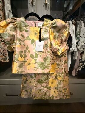 Pomander Place Tuckernuck Floral Jacquard Puff Sleeve Top NWT